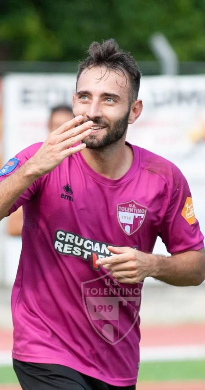 L’attaccante Domenico Vitiello dopo il gol segnato alla Vastese (foto di Sabrina Fermani)