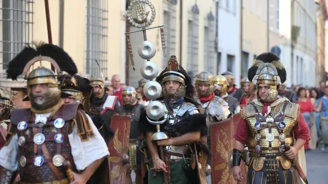 La sfilata dei soldati romani dell’edizione del 2018 (Foto Zani)