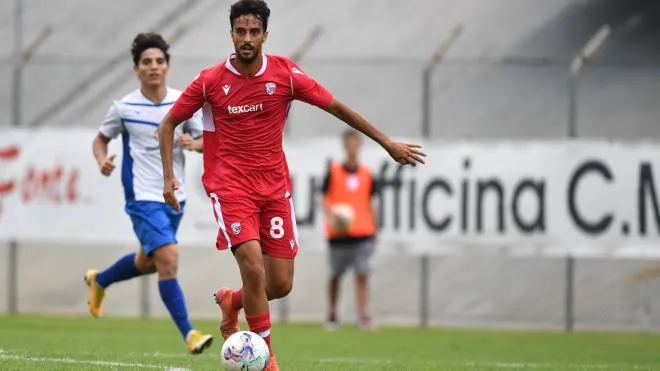 Aimen Bouhali in azione nella partita disputata domenica scorsa dal Carpi contro il Mezzolara e terminata col risultato di 3-1 per i biancorossi (fotofiocchi)