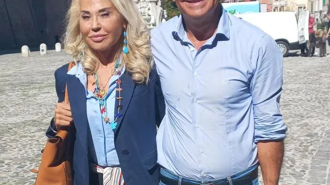 Gloria Saccani Jotti, deputata uscente, col commissario Giuseppe Bettini