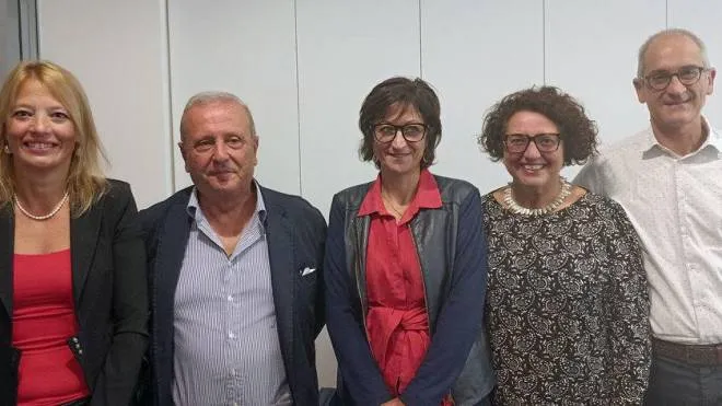 Nella foto da sinistra Brigitte Pellei, Giuseppe Giampaoli e gli altri tre membri del consiglio d’amministrazione
