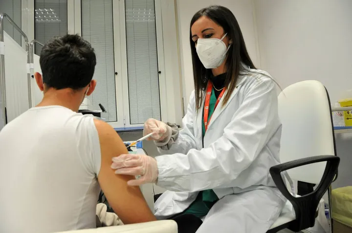 Nei prossimi giorni partiranno le somministrazioni del ‘nuovo’ vaccino Pfizer