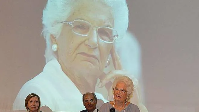 La senatrice Liliana Segre a Pesaro in una foto d’archivio col circolo della stampa