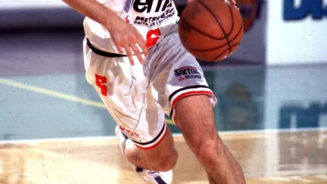 Vincenzo Esposito ha vestito i colori biancorossi quattro volte: nelle stagioni 1998-2001, 2002-2003, 2004-05 e 2013-2014