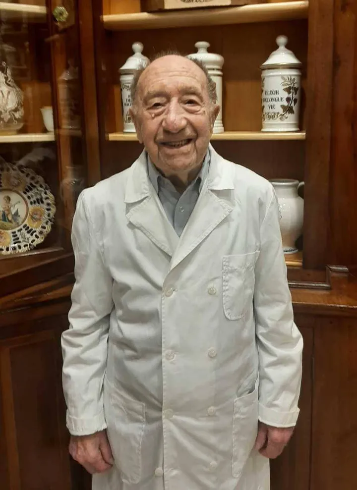 Arnaldo Marcelletti, cento anni, storico farmacista tolentinate ha ricevuto il premio Ponte del Diavolo