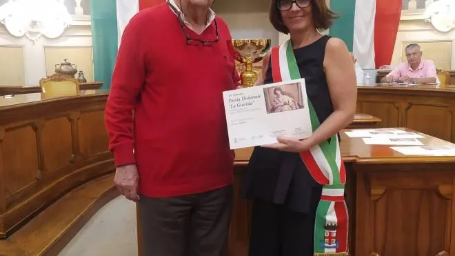 Nella foto Savino Rabotti premiato dall’assessore Mariafrancesca Sidoli