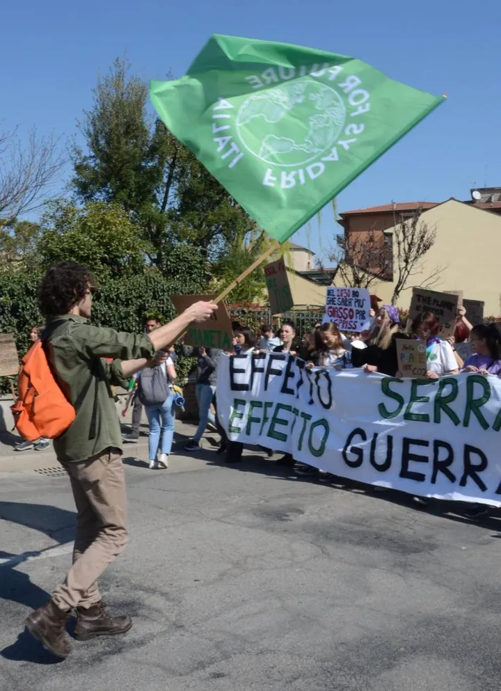 Una manifestazione dei giovani ambientalisti la scorsa primavera (foto Salieri)