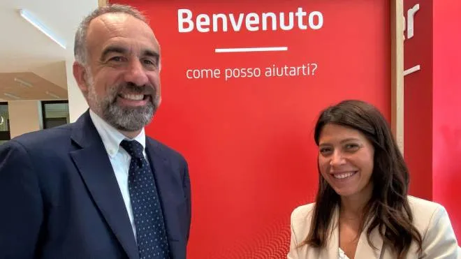 Andrea Burchi e Ioanna Votis nella rinnovata filiale Unicredit di via Rizzoli
