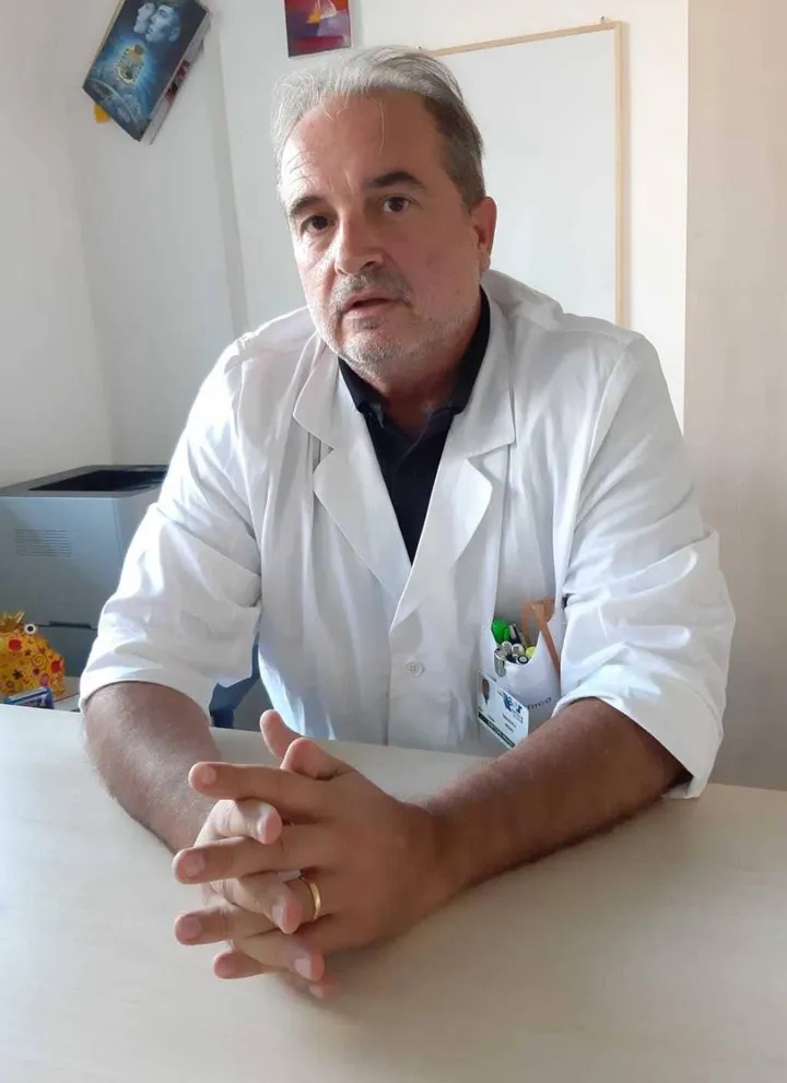 Il primario Emanuele Medici, 51 anni, guida dal primo settembre il reparto di Neurologia dell’ospedale di Macerata