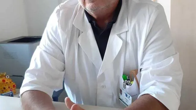 Il primario Emanuele Medici, 51 anni, guida dal primo settembre il reparto di Neurologia dell’ospedale di Macerata