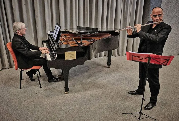 Il flautista e direttore artistico della kermesse Yuri Ciccarese insieme al pianista Pierluigi Di Tella si esibiranno stasera alle 21 in sala Sangiorgi