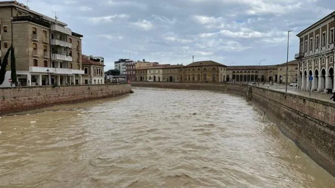 Il fiume Misa ingrossato dal maltempo a Senigallia, 17 Settembre 2022. ANSA/BASILIETTI