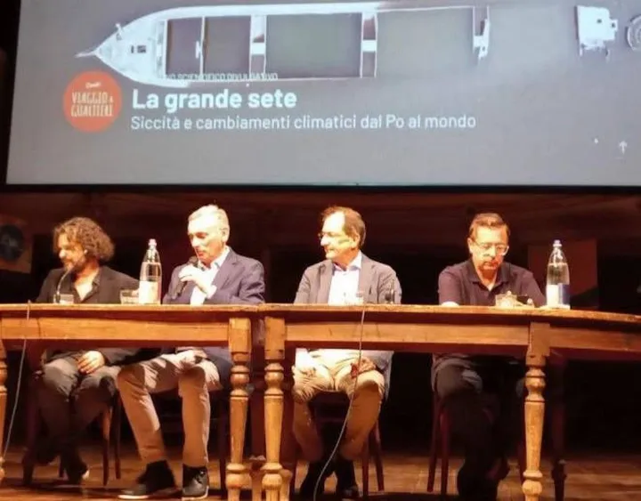 Al Teatro di Gualtieri da sinistra Federico Monica, Antonello Pasini, Domenico Turazza e Grammenos Mastrojeni