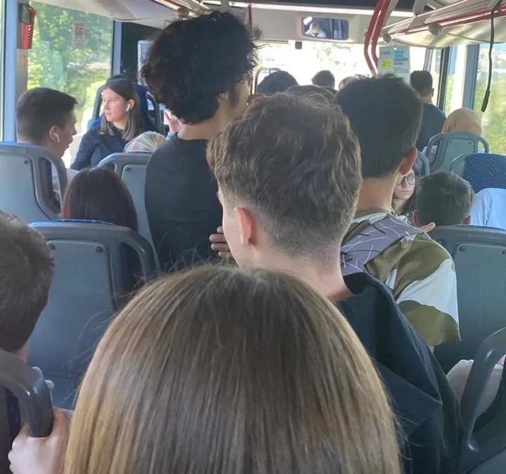Un’immagine scattata ieri sull’autobus diretto a Scandiano