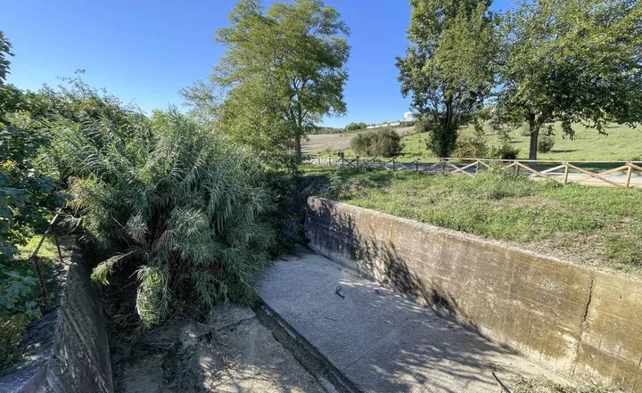 Questo lo stato attuale di più punti del torrente Castellaro (Foto De Marco)