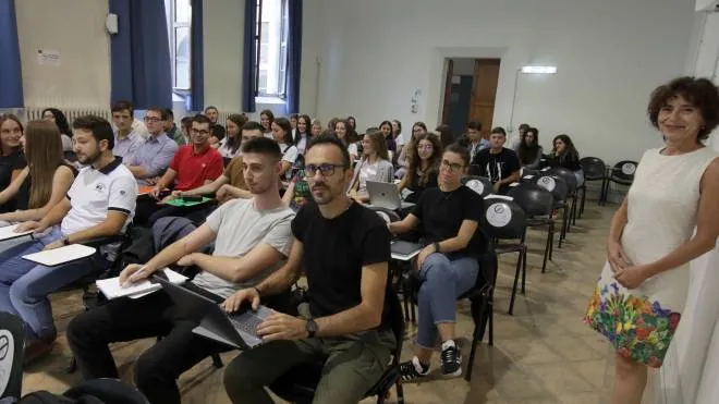 Una lezione ieri pomeriggio in aula a Giurisprudenza a Ravenna. L’università sta adottando misure per contenere le spese energetiche (Corelli)