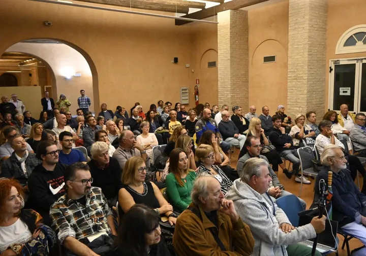 Il pubblico dell’incontro organizzato da Italexit-L’Italia con Paragone all’Asilo Ricci, al quale ha partecipato il filosofo Diego Fusaro
