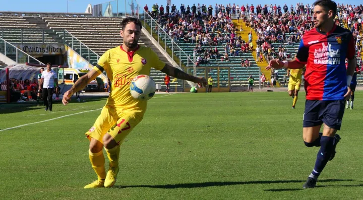 Moretti in azione domenica scorsa contro il Gubbio: a Pesaro avrà una maglia da titolare in attacco