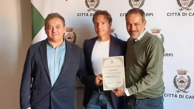 Matteo Romagnoli, 43 anni, di ritorno dalla Polonia dove ha vinto due ori E’ stato premiato in Comune da sindaco Bellelli e assessore allo sport Artioli