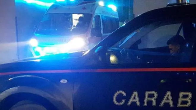 Carabinieri e ambulanza: sono intervenuti per soccorrere l’uomo che si è sentito male
