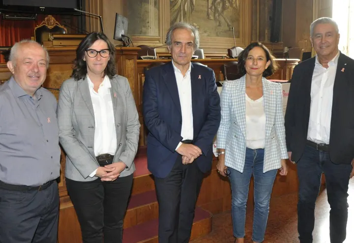 Una delegazione della. Lega italiana per la lotta contro i tumori ieri in Comune
