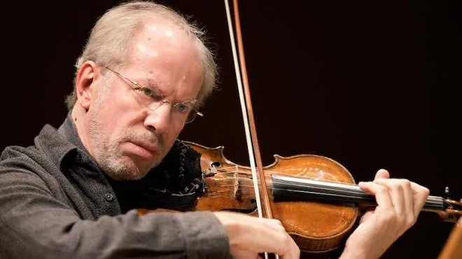 Il violinista Gidon Kremer è atteso a Pesaro per il prossimo sabato 8