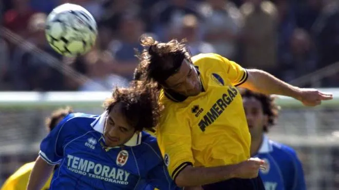 Una gara tra Modena e Como giocatao nel. 2002: finì in pareggio, per i canarini segnò l’attaccante Giuseppe Sculli