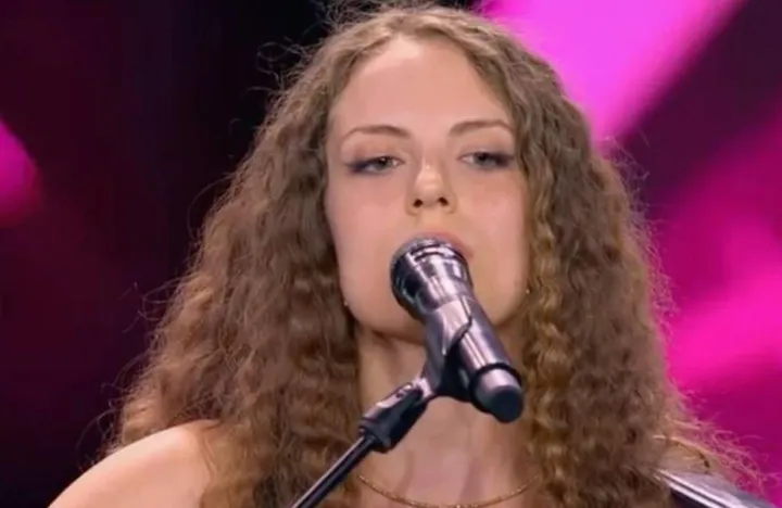 Cecilia Quaranta in arte Talea durante l’esibizione a X Factor su Sky