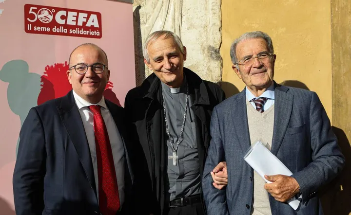 Da sinistra: Raul Mosconi, presidente Cefa, l’arcivescovo Matteo Zuppi e il professor Romano Prodi