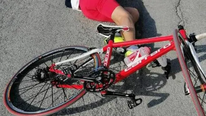 Il ciclista, un 51enne riminese, è stato soccorso dagli amici che erano con lui (foto di repertorio)