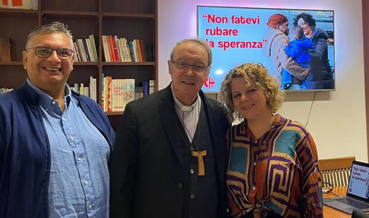 Al centro il vescovo Francesco Lambiasi con Mario Galasso e Isabella Mancino