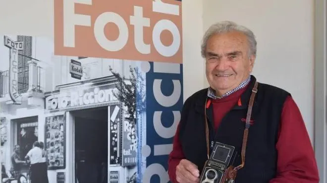 Il fotografo Pico Zangheri, 92 anni, testimone della storia della città La sua mostra verrà inaugurata oggi a Villa Mussolini