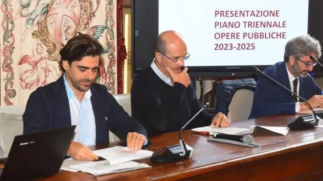 Da sinistra l’assessore Daniele Marchi, il sindaco Luca Vecchi e l’assessore Nicola Tria