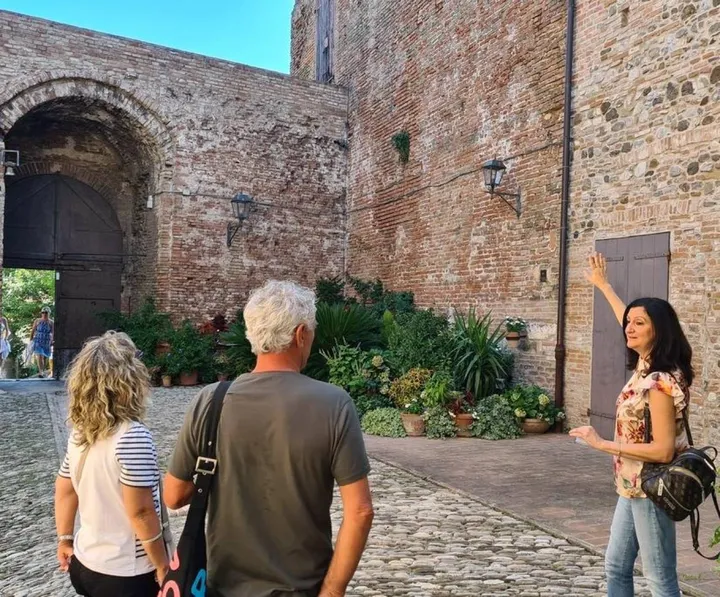 Turisti in visita alla Rocca malatestiana di Santarcangelo