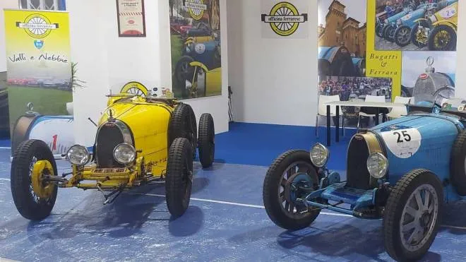 Le due Bugatti allo stand dell’Officina Ferrarese allestito in fiera a Padova