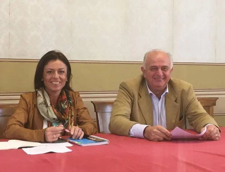 Da sinistra, l’assessore Elisabetta Foschi e il sindaco di Urbino, Maurizio Gambini