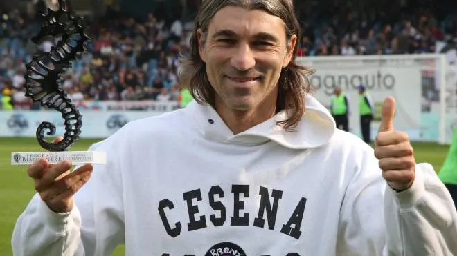 Gianni Comandini, qui premiato al Manuzzi, giocò a Montevarchi nel ’96-’97