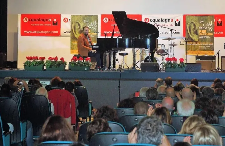 Raphael Gualazzi sul palco del teatro Conti di Acqualagna