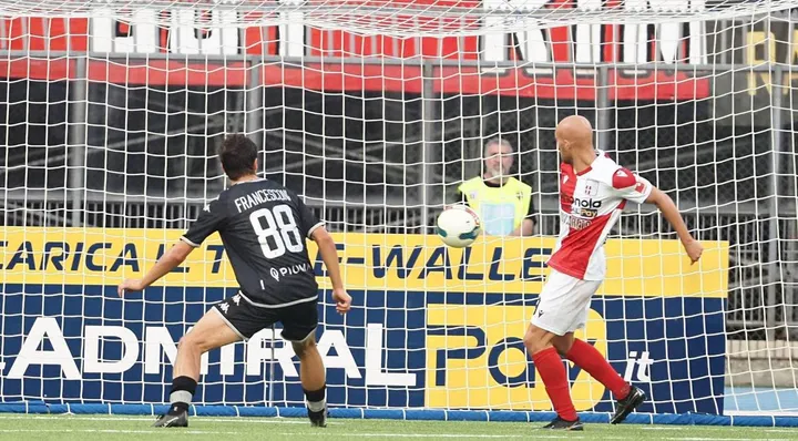Il secondo gol di Santini, nella ripresa, valso il temporaneo 2-0 per i biancorossi