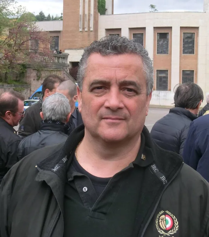 Mirco Santarelli è a capo dell’Associazione Arditi d’Italia di Ravenna che organizza le manifestazioni in occasione degli anniversari mussoliniani