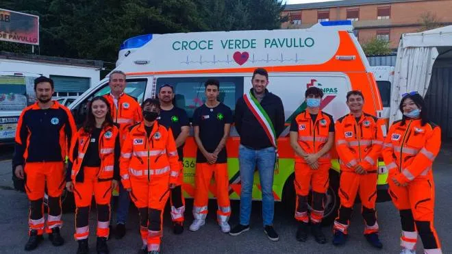 I volontari dell’Avap di Pavullo insieme al sindaco Davide Venturelli