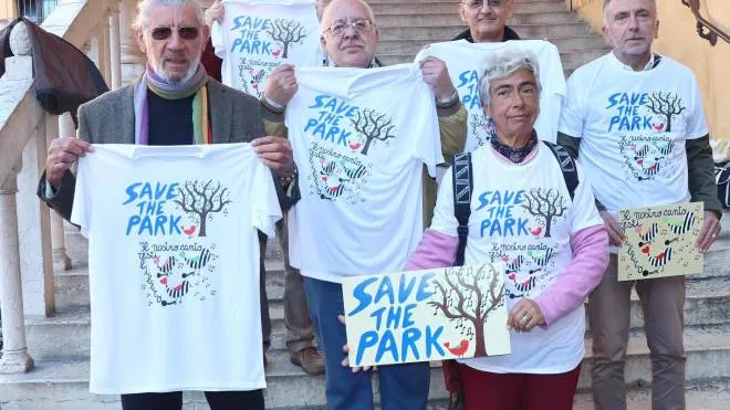 La protesta degli ambientalisti contro il concerto al parco Urbano