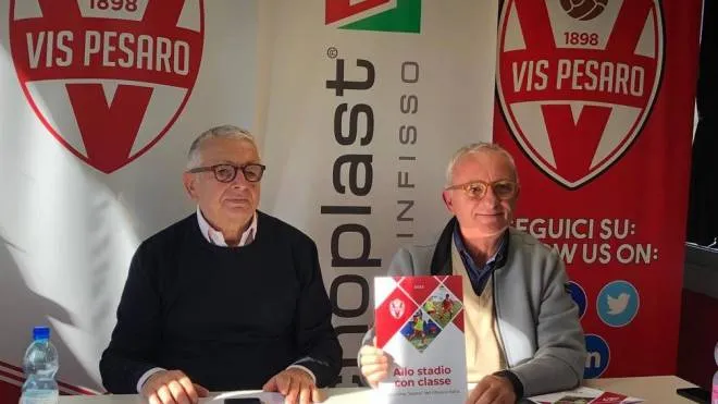 L’addetto stampa Luciano Bertuccioli con il direttore marketing Guerrino Amadori