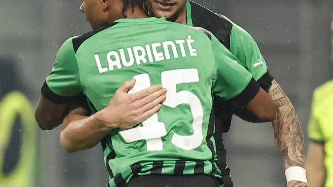 I due grandi protagonisti della partita giocata mercoledì al ’Mapei’ contro la Roma: Laurientè, un assist, e Pinamonti, suo il gol che ha fruttato un punto
