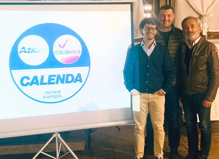 I referenti urbinati del Terzo Polo, Giovanni e Alvarez, insieme al coordinatore provinciale di Azione, Simone Favarelli (al centro) e Massimo Guidi