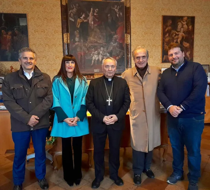 Da sinistra: Antonio Guarini, capo di gabinetto, Barbara Rossi, Livio Corazza, Gian Luca Zattini e Filippo Monari (Caritas)