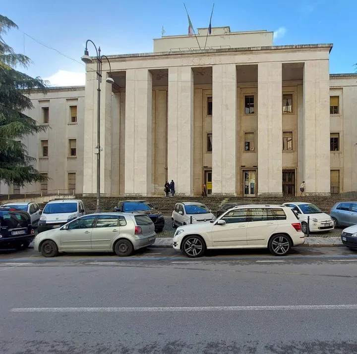 Il tribunale di Ascoli (. La Bolognese