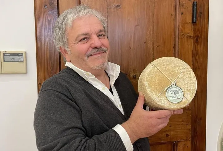 Paolo Farabegoli è il titolare della Romagna Terre azienda di Gambettola che è specializzata nella affinatura dei formaggi