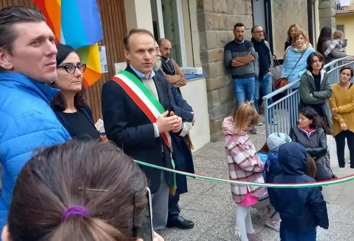 Il sindaco Alessandro Santoni all’inaugurazione dell’asilo nido