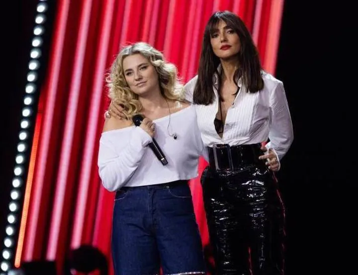 Lucrezia Maria Fioritti con Ambra Angiolini durante X Factor